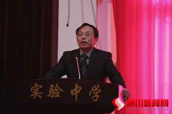 潢川县实验中学举行"爱岗敬业"篇道德讲堂