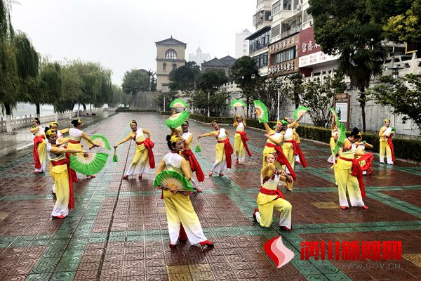 潢川县广场舞队代表我省参加全国广场舞北京集中展演载誉归来