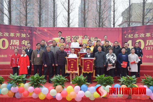 潢川二中举行“庆祝改革开放四十周年，喜迎2019”合唱比赛