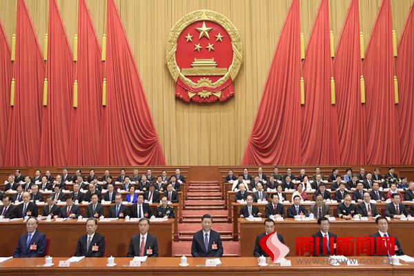习近平等党和国家领导人出席十三届全国人大二次会议开幕会
