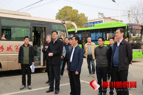 省交通运输厅副厅长徐强调研潢川县推进“万村通客车提质工程”工作