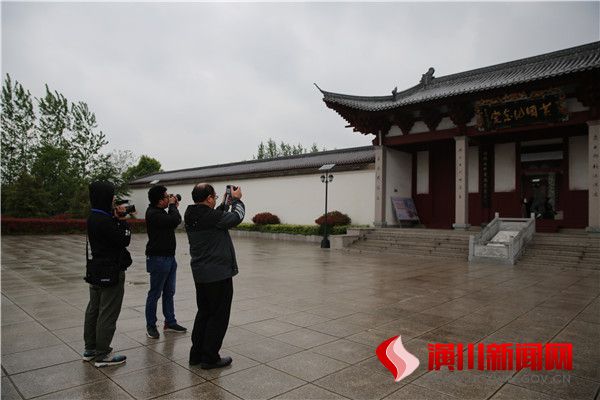 “传承中华文化暨寻找乡愁”两岸媒体联合采访团走进潢川