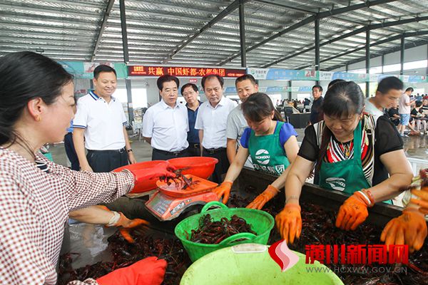 市委常委、宣传部长曹新博来潢川调研