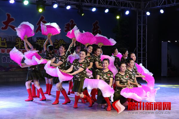 潢川县举办庆“八一”暨首届“最美军人、军属”表彰颁奖晚会