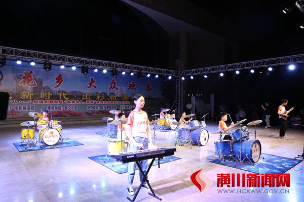 潢川县举办庆“八一”暨首届“最美军人、军属”表彰颁奖晚会