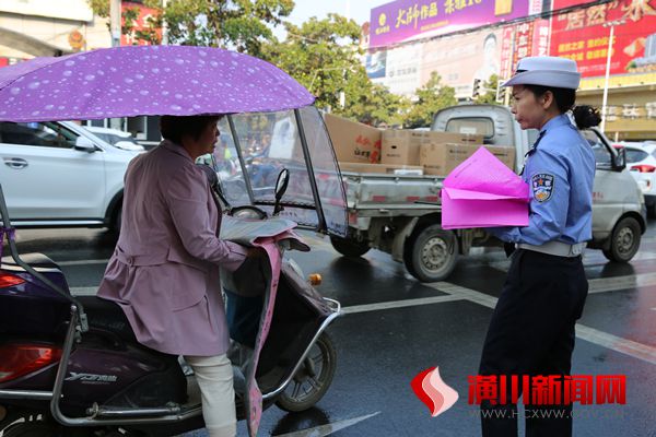 潢川县多部门联合专项整治电动车非法加装遮阳伞