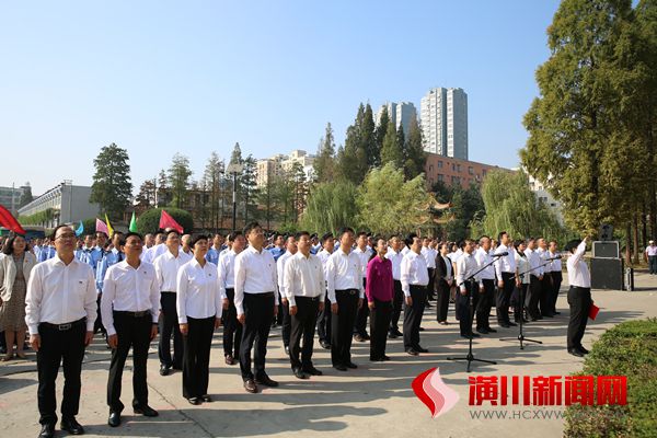 喜迎新中国成立70周年 潢川县举行国庆升国旗仪式