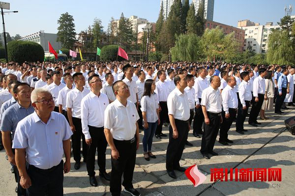 喜迎新中国成立70周年 潢川县举行国庆升国旗仪式
