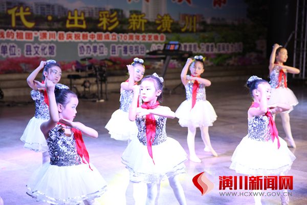 映象网：潢川县举办庆祝新中国成立70周年文艺晚会