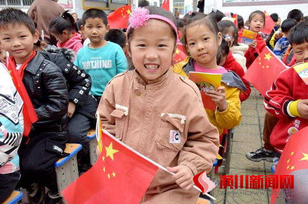 “暖心牵手·圆梦留守儿童微心愿”活动走进魏岗乡余店小学