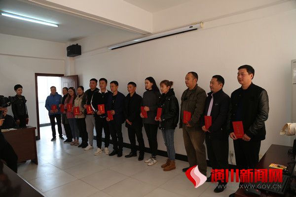 潢川县召开庆祝第二十个记者节座谈会