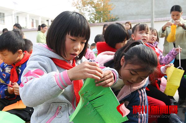 县工信局开展文艺赴隆古冯楼小学志愿服务活动