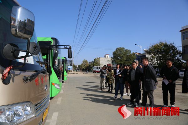 媒体记者集中采访潢川“一元公交”提质升级