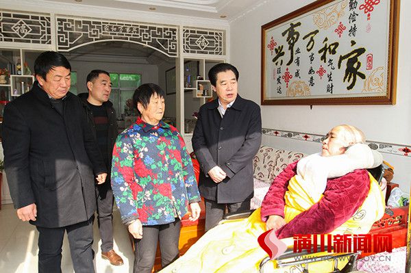 赵亮到仁和镇走访慰问困难群众和敬老院孤寡老人